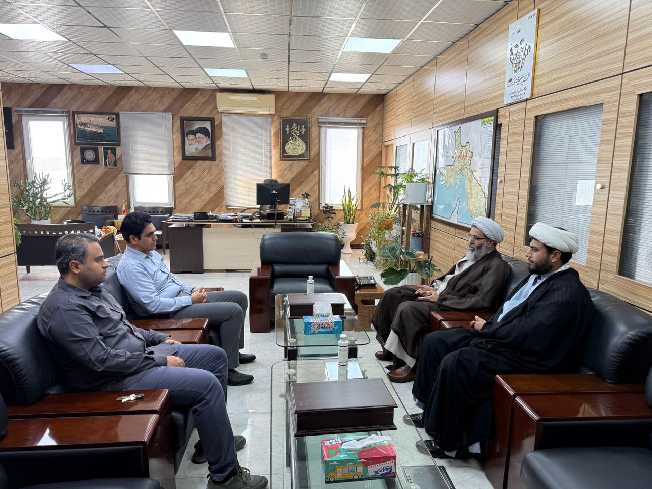 دیدار امام جمعه قشم با مدیر کل ستاد اجرایی فرمان امام در هرمزگان