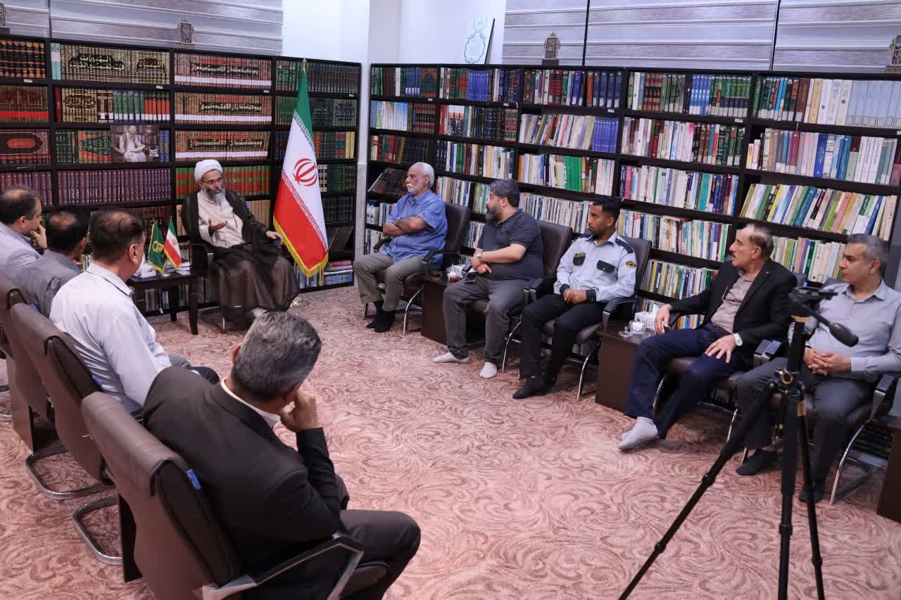 دیدار جمعی از بازاریان و کسبه، با امام جمعه قشم